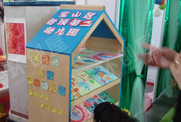 幼儿园阅读区娃娃小书屋图片