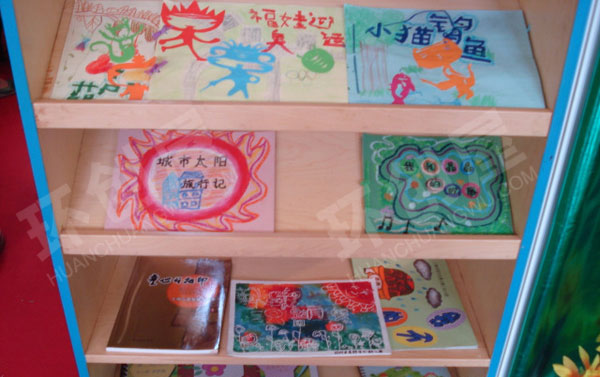 幼儿园阅读区娃娃小书屋图片