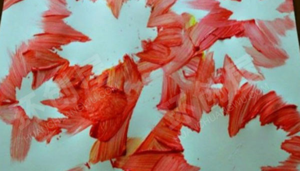 幼儿园美术区树叶拓印水彩画图片