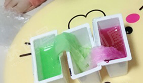 幼儿园科学区环创会爬的水图片