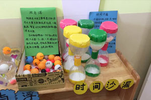 幼儿园科学区环创各种自制玩教具图片5张