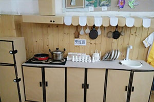 幼儿园角色游戏纸箱制作小厨房图片8张