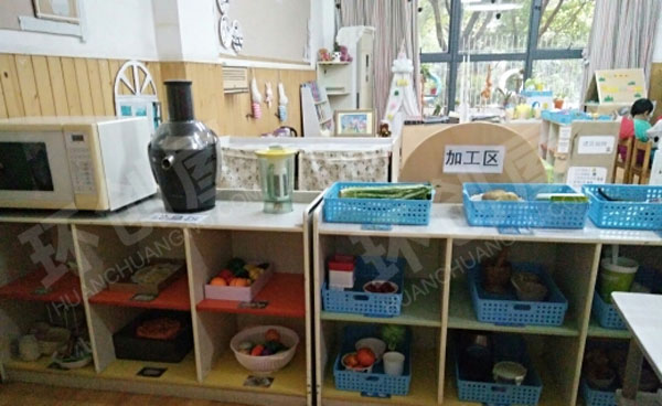 幼儿园角色游戏纸箱制作小厨房图片