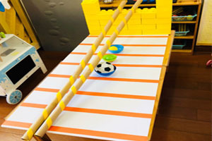 幼儿园益智区自制玩教具棍夹球图片