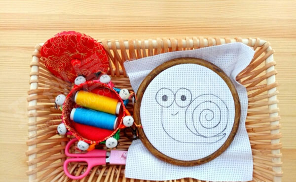 幼儿园益智区十字绣小蜗牛图片