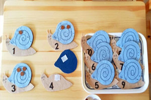幼儿园益智区小蜗牛数字与筹码图片