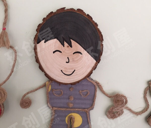 幼儿园木头做的小小人儿主题墙图片
