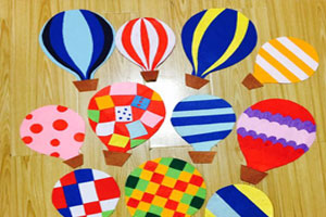 幼儿园自制热气球墙面装饰布置图片