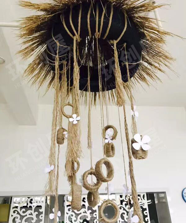 幼儿园自然风挂饰轮胎稻草废旧利用图片