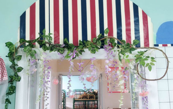 幼儿园ins北欧风树叶花朵教室门装饰图片