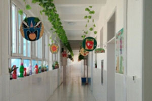 幼儿园走廊中国文化京剧吊饰树叶图片