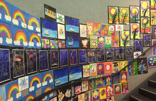 幼儿园环创油画棒作品展示图片