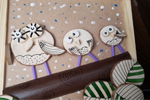 幼儿园圆木片拼贴制作木片画作品展示图片7张