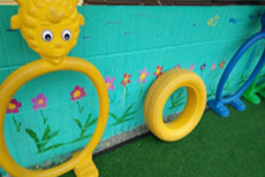 幼儿园户外环创外墙游戏工具图片2张