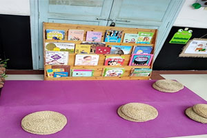 幼儿园阅读区一角草垫图片