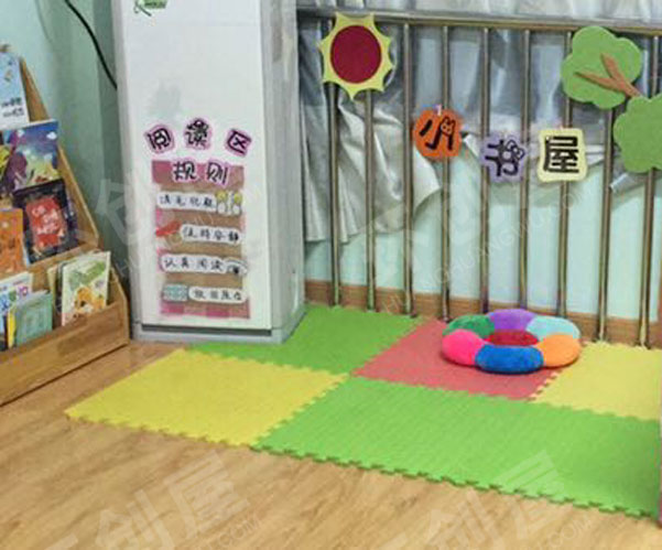 幼儿园阅读区小书屋图片