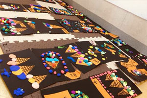 幼儿园美工区卡纸粘土粘贴冰淇淋图片6张