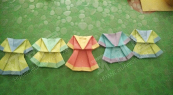 幼儿园美工区折纸百褶裙衣服图片
