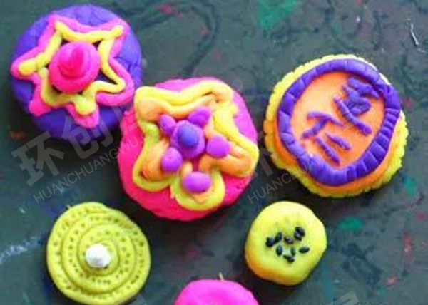 幼儿园美工区中秋节DIY粘土月饼图片