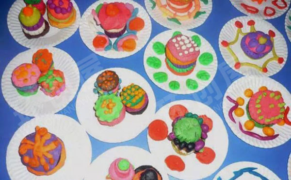 幼儿园美工区中秋节DIY粘土月饼图片