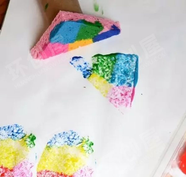 幼儿园美工区创意素材绘画纸筒海绵印画图片