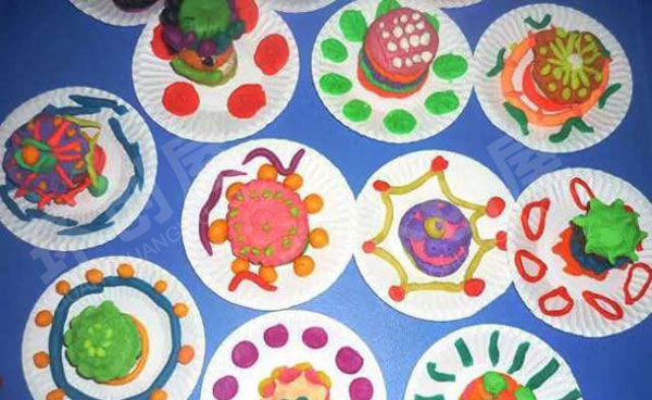 幼儿园美工区中秋节DIY粘土月饼图片