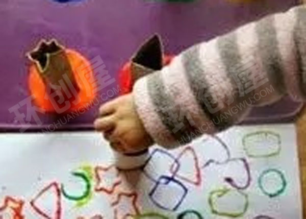 幼儿园美工区创意素材绘画纸筒海绵印画图片