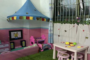 幼儿园角色游戏家庭布置图片4张