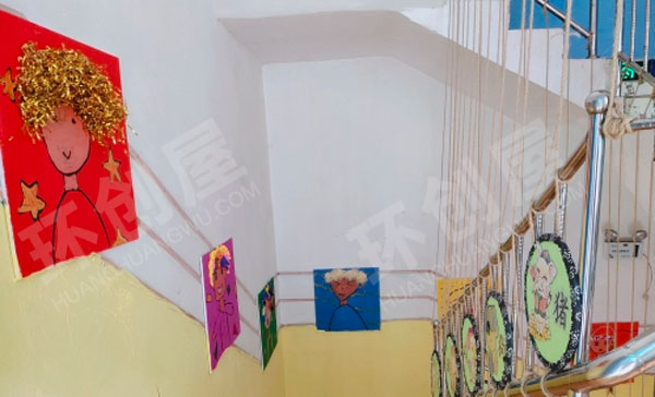 幼儿园小小楼梯墙面布置大风景环创图片