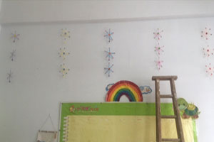 幼儿园彩色卡纸吸管吊挂饰图片2张