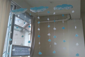 幼儿园自制云朵雨滴作品挂饰图片