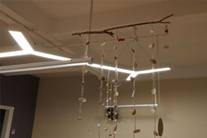 幼儿园木棍原木风吊挂饰图片2张