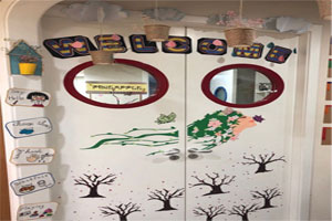 幼儿园春姑娘十里桃林好看教室门环创图片3张