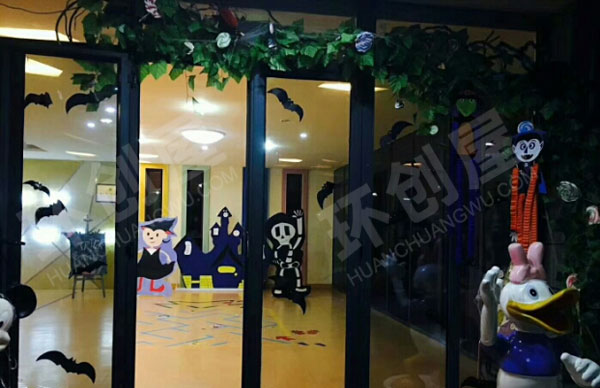 幼儿园万圣节教室门恐怖装饰图片