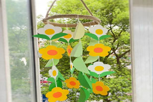 幼儿园手工之春天主题门窗装饰吊饰图片