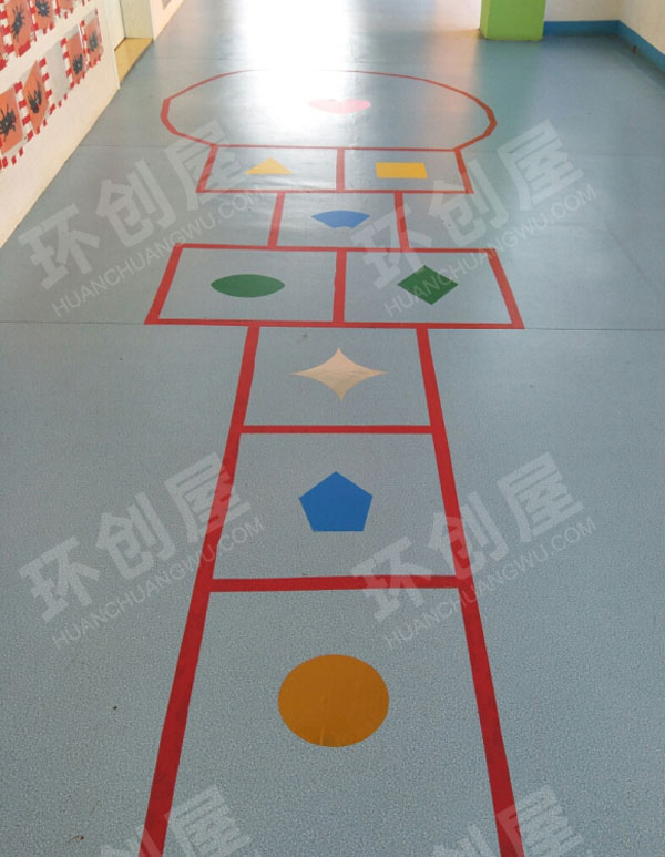 幼儿园走廊地面彩色标线图片