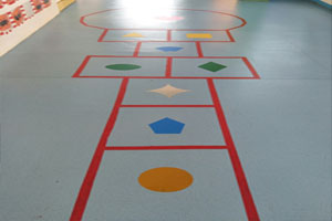 幼儿园走廊地面彩色标线图片5张
