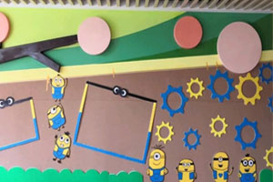 幼儿园小黄人系列环创作品展示图片3张