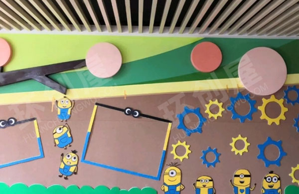 幼儿园小黄人系列环创作品展示图片