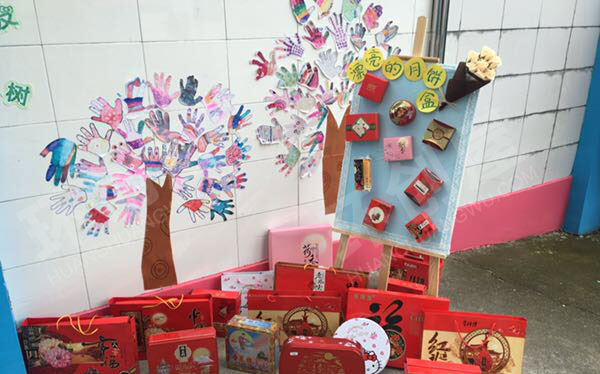 幼儿园废物利用节日纸盘中秋节户外环创图片