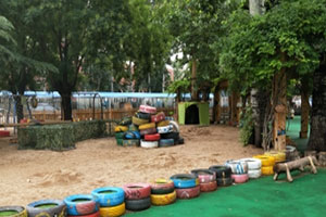 幼儿园轮胎创意绘画摆放户外环创图片3张