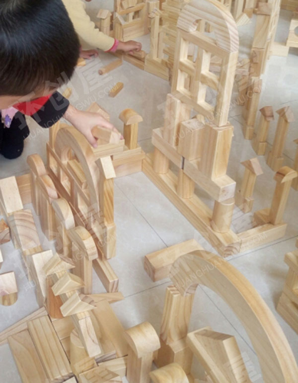 幼儿园建构区积木也疯狂图片