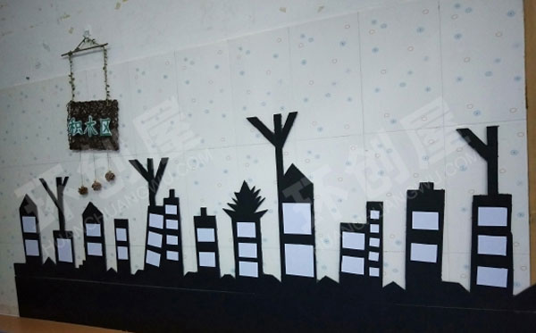 幼儿园建构区墙面黑白高楼装饰图片