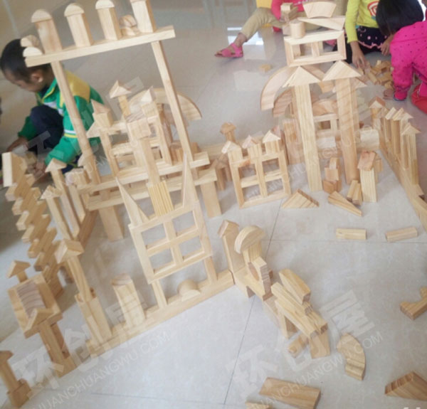 幼儿园建构区积木也疯狂图片