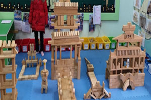 幼儿园建构区大积木搭建城堡图片