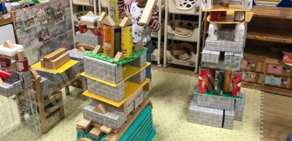 幼儿园建构区废物利用大积木搭建图片