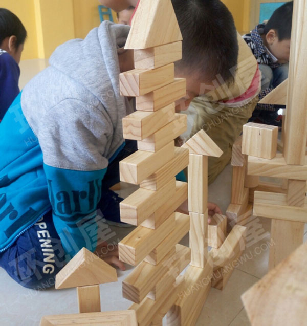 幼儿园建构区积木也疯狂图片