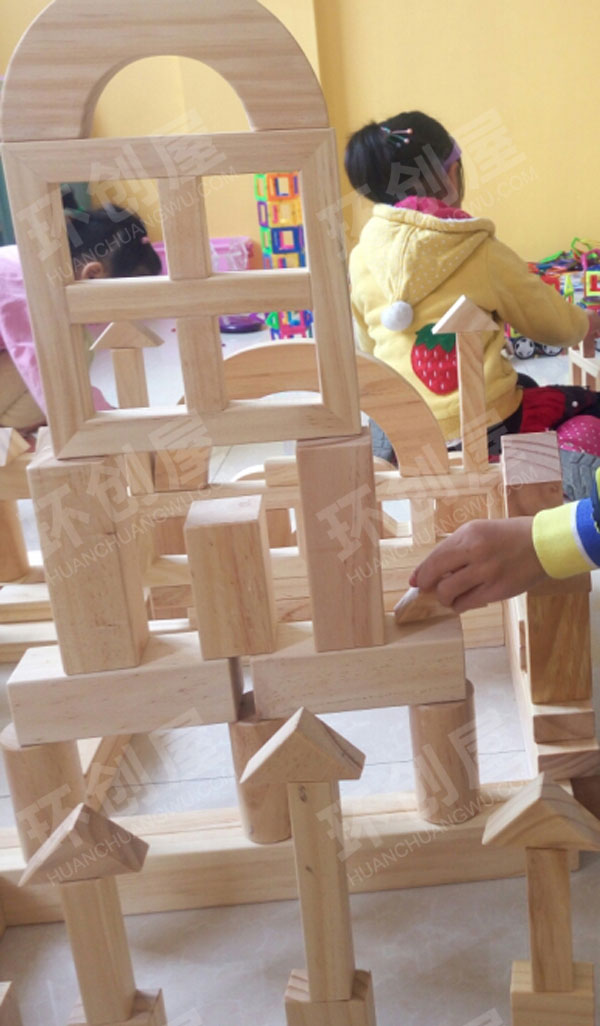 幼儿园建构区积木也疯狂图片