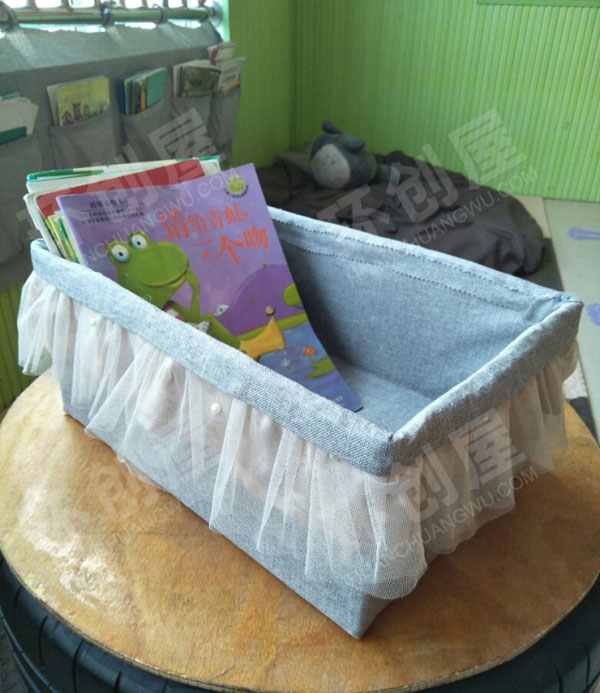 幼儿园废物利用纸箱制作图书框图片