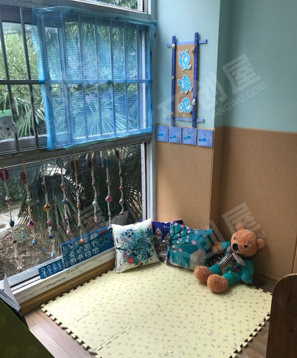 幼儿园蓝色系列装饰阅读区小熊陪读图片